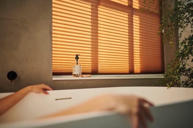 Plissé Shades Close Up Photo bathroom orange blinds-1